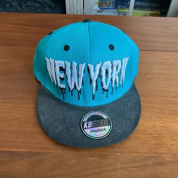 New York Spray Paint Hat - Picture 3 of 4